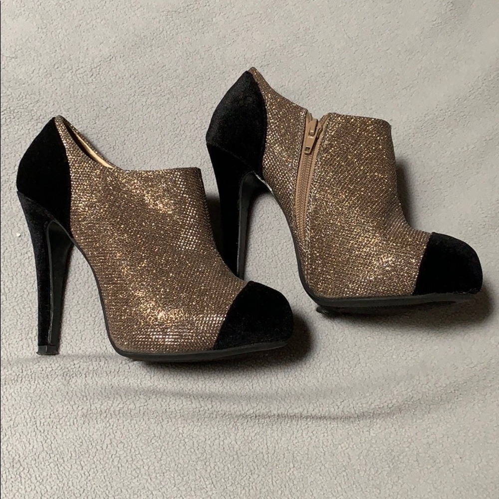 Show-popping gold/silver and black velvet heels